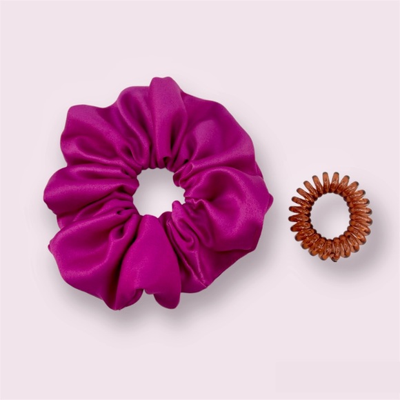 HANDMADE satin spiral scrunchie, fuschia - Picture 4 of 4